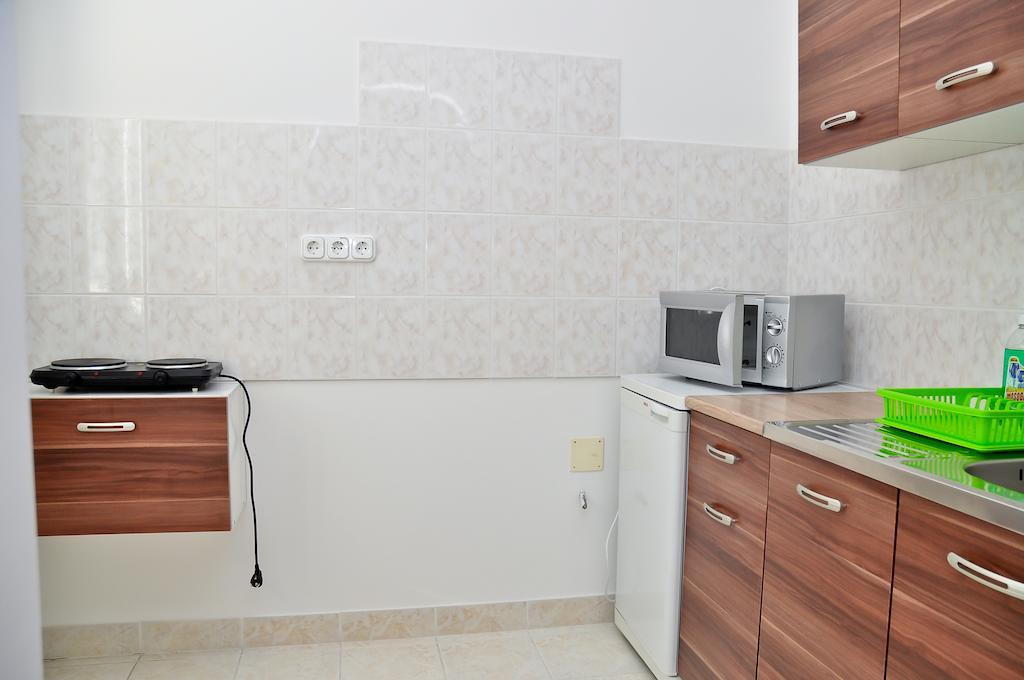 ハイデゥソボスローCsaladi Elmeny Apartman Es Vendeghazアパートメント 部屋 写真